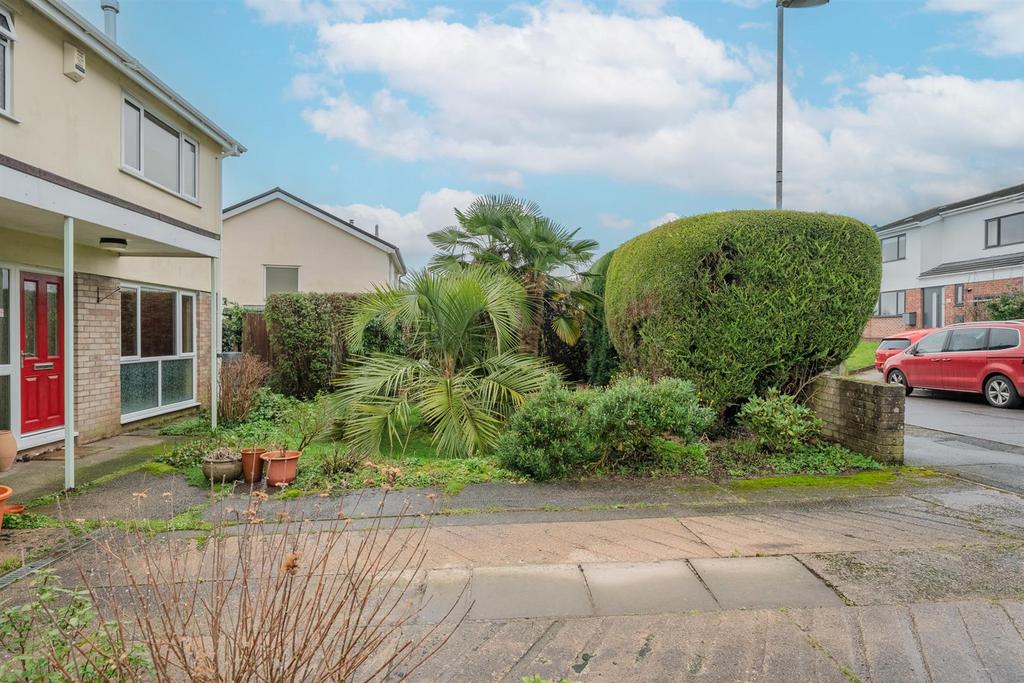 15a Warwick Close-3.jpg