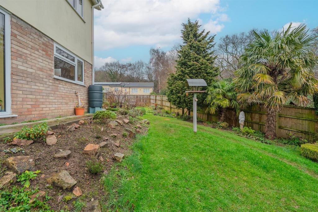 15a Warwick Close-9.jpg