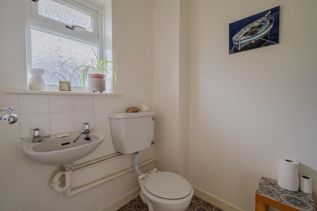 15a Warwick Close-19.jpg