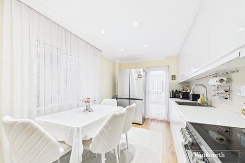 3 bedroom end of terrace house for sale, Sturgess Avenue, London NW4