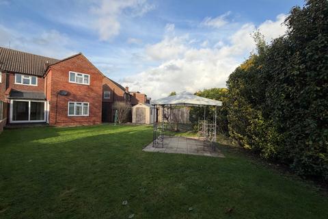 4 bedroom semi-detached house for sale, Chessholme Road, Ashford TW15