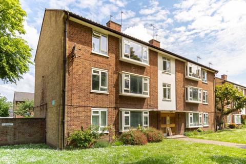 3 bedroom flat to rent, Portinscale Road, London SW15