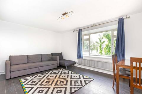 3 bedroom flat to rent, Portinscale Road, London SW15