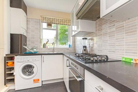 3 bedroom flat to rent, Portinscale Road, London SW15