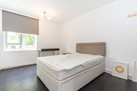 3 bedroom flat to rent, Portinscale Road, London SW15