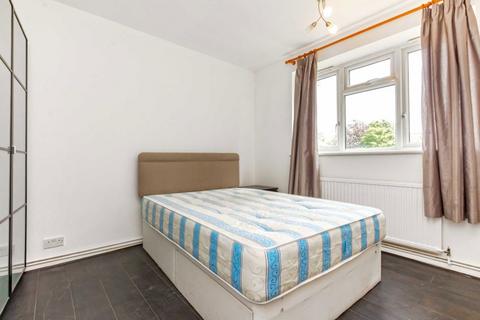 3 bedroom flat to rent, Portinscale Road, London SW15