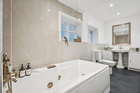 1 bedroom flat for sale, Cheniston Gardens, W8