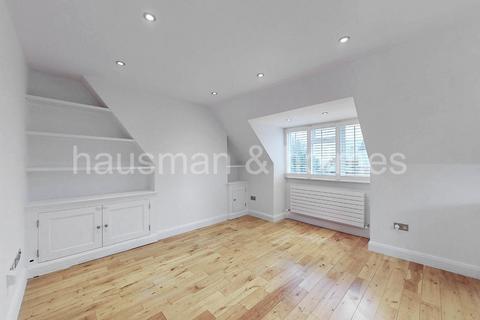 2 bedroom flat for sale, Woodstock Road, NW11