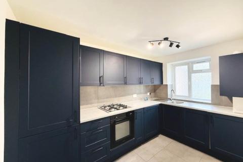 2 bedroom flat to rent, Desborough House, High Wycombe HP13