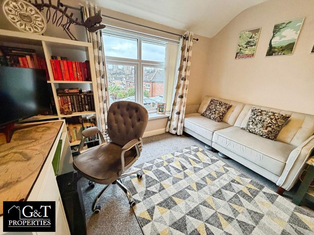 Second bedroom