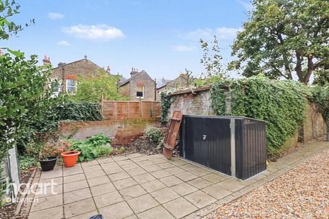 2 bedroom flat for sale, Rosendale Road, London