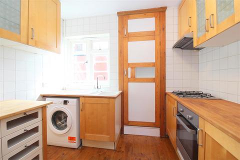 2 bedroom flat to rent, Abbey Court, Holywell Hill, St Albans, Herts
