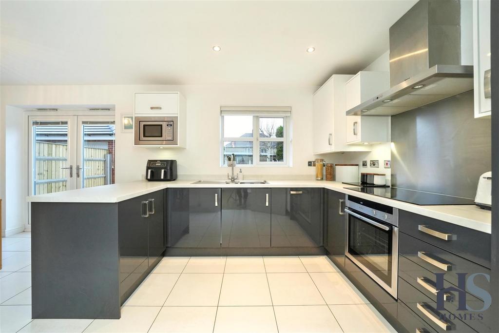 Kitchen .jpg
