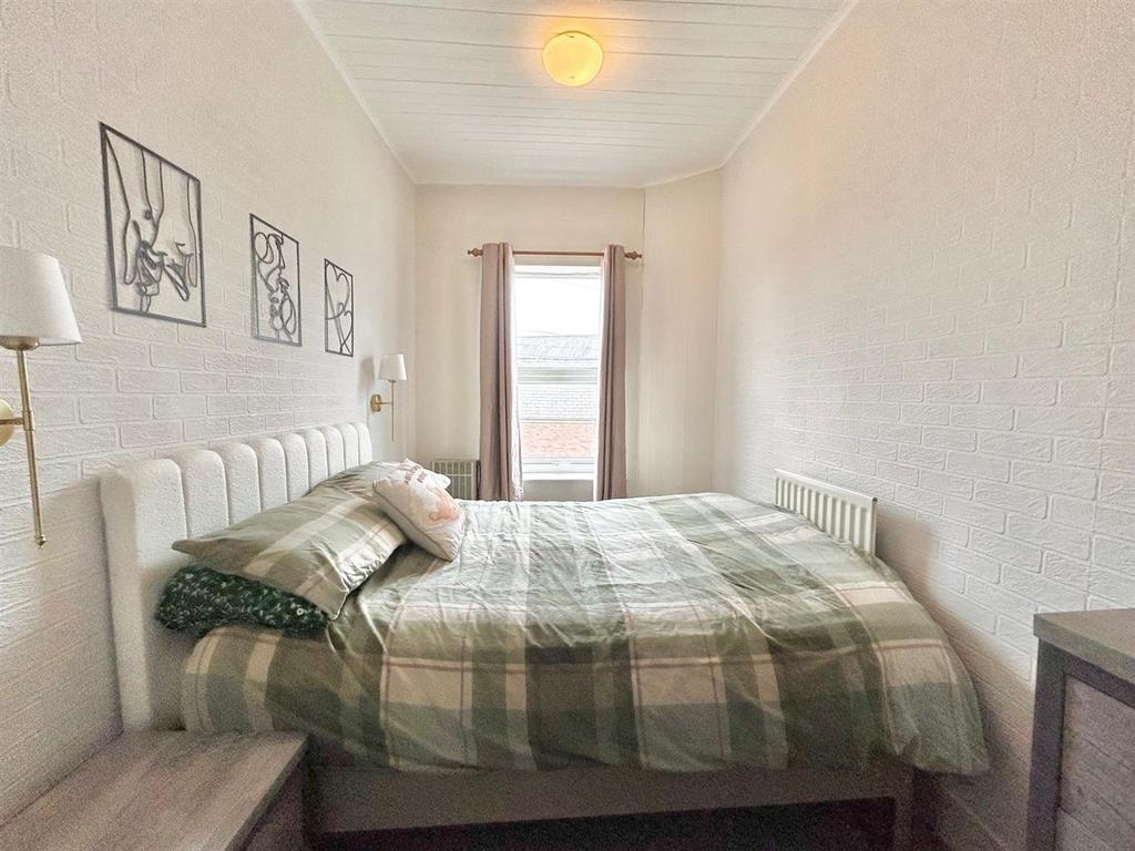 Bed 3.jpg