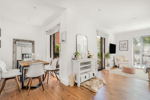 1 bedroom flat to rent, Salisbury Street, London, W3