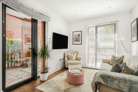 1 bedroom flat to rent, Salisbury Street, London, W3
