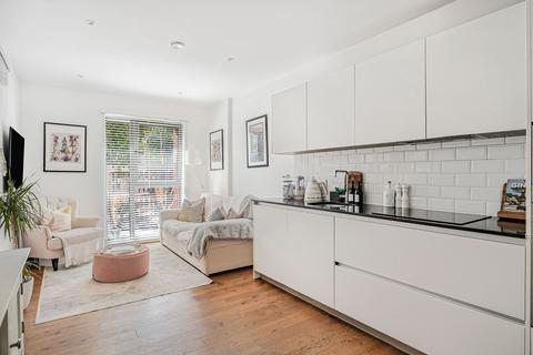 1 bedroom flat to rent, Salisbury Street, London, W3