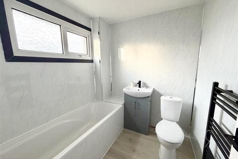 4 bedroom terraced house to rent, Vulcan Way, Thornaby, Stockton-On-Tees