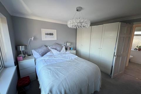 3 bedroom property for sale, Carnation Crescent, West Malling ME19