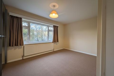 2 bedroom flat to rent, The Greenway, Ickenham, UB10