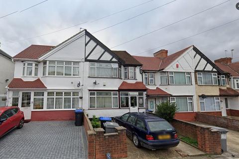 3 bedroom terraced house to rent, Stanley Park Drive, Wembley