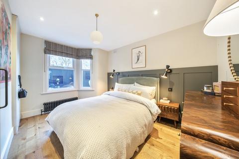 1 bedroom flat for sale, Holmewood Gardens, Brixton Hill, London, SW2