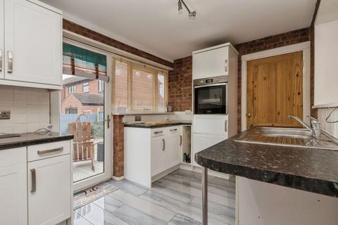 2 bedroom semi-detached house to rent, Hammond Close, Droitwich, WR9