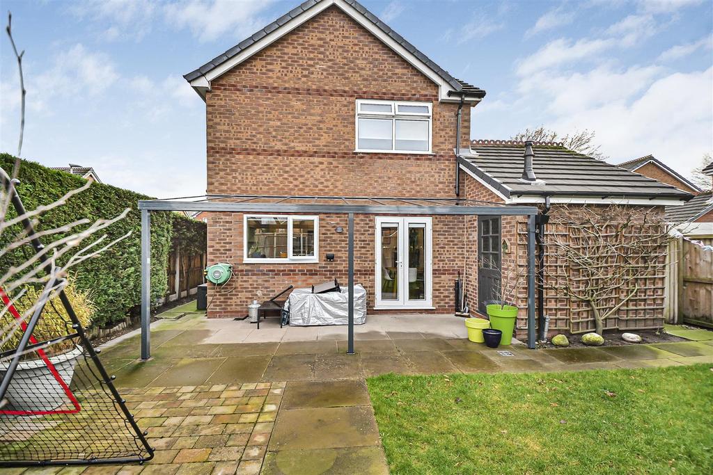 2 Spinerette Close Rear of Property.jpg