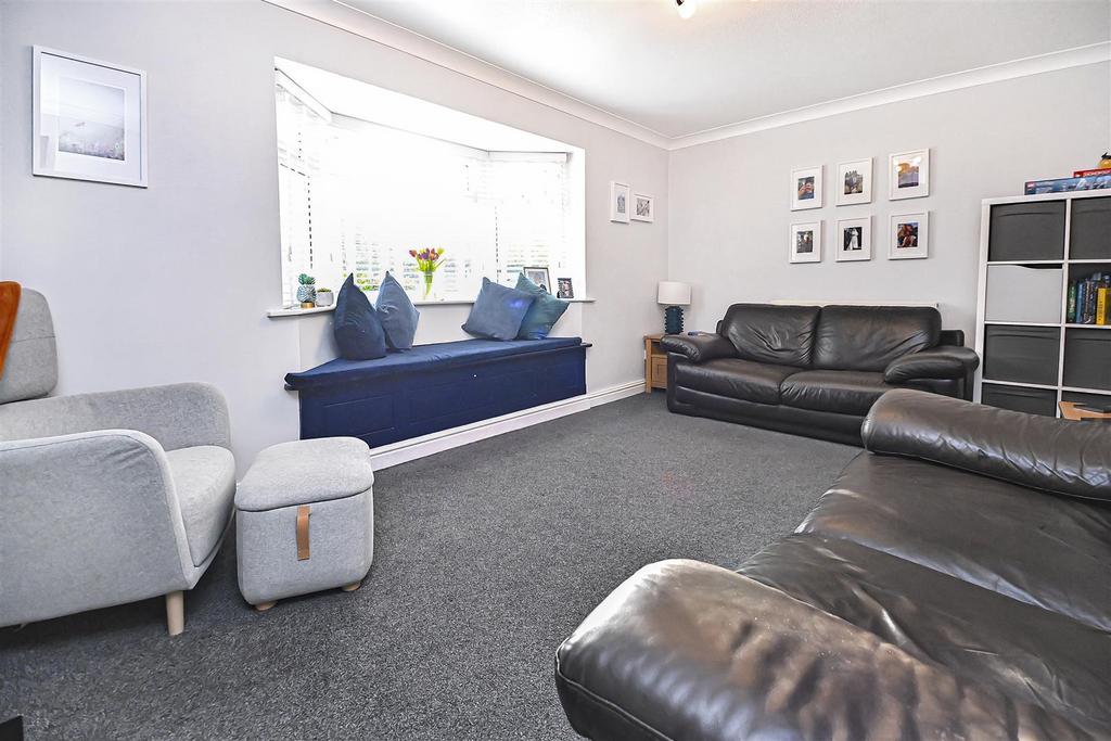2 Spinerette Close Lounge (4).jpg