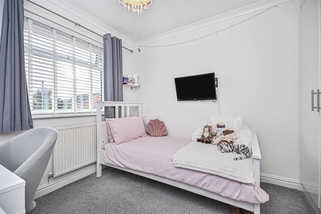 2 Spinerette Close Bedroom 2 (2).jpg