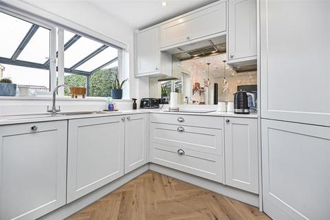 3 bedroom detached house for sale, Spinnerette Close, Leigh