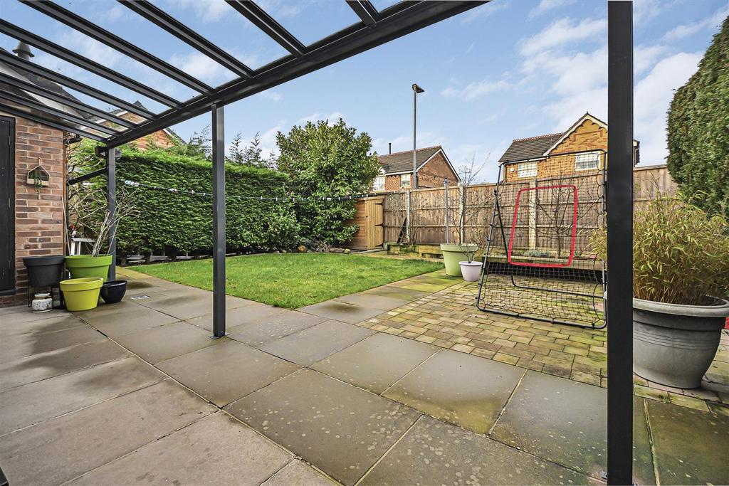 2 Spinerette Close Garden (3).jpg