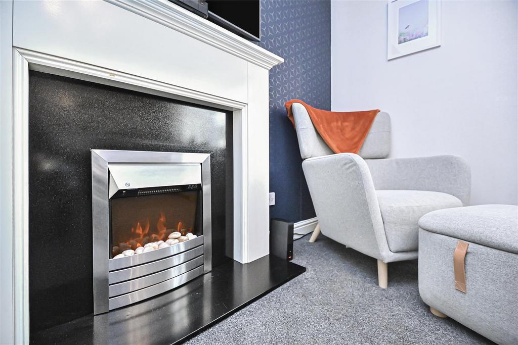 2 Spinerette Close Lounge (1).jpg