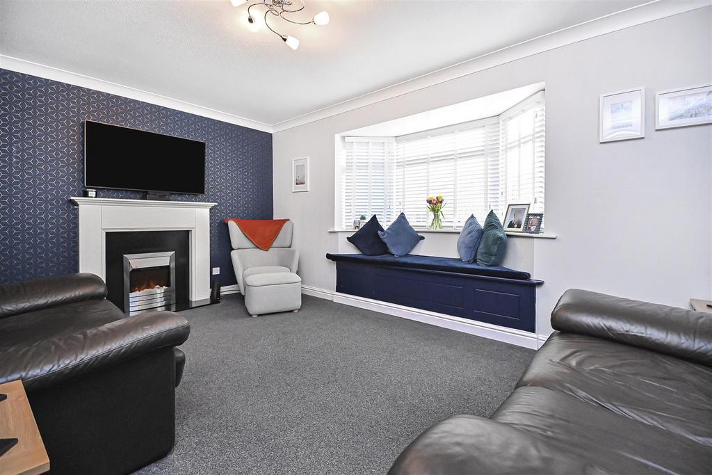 2 Spinerette Close Lounge (2).jpg