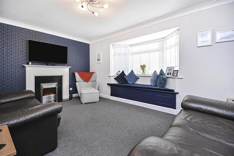 3 bedroom detached house for sale, Spinnerette Close, Leigh