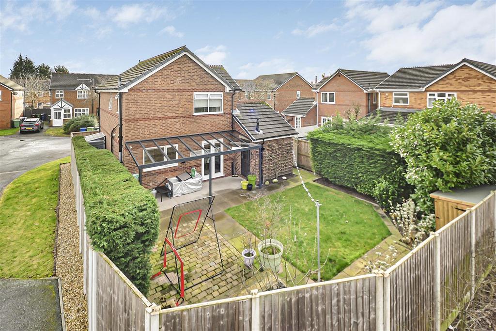 2 Spinerette Close External (1).jpg