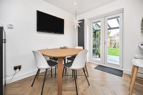 3 bedroom detached house for sale, Spinnerette Close, Leigh