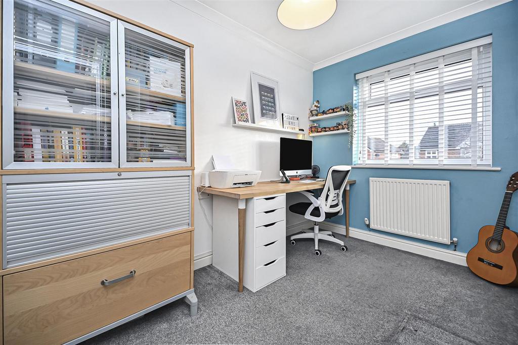 2 Spinerette Close Bedroom 3.jpg