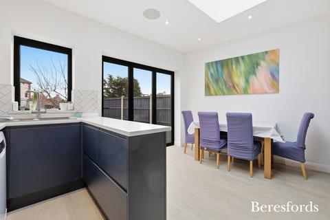 3 bedroom terraced house for sale, Brentwood Road, Gidea Park, RM2