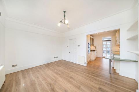 3 bedroom flat to rent, Putney Bridge Road, London SW15