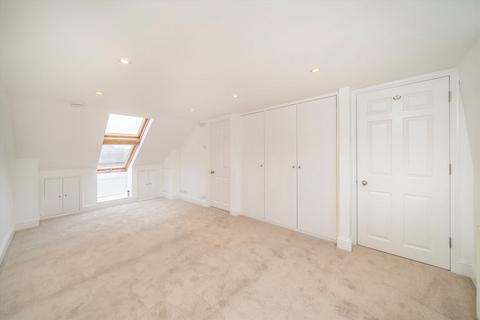 3 bedroom flat to rent, Putney Bridge Road, London SW15