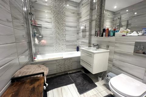 undefined, Staines Road West, Sunbury-on-Thames TW16