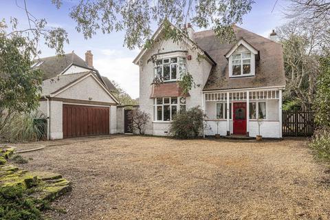 Aviary Road, Surrey GU22