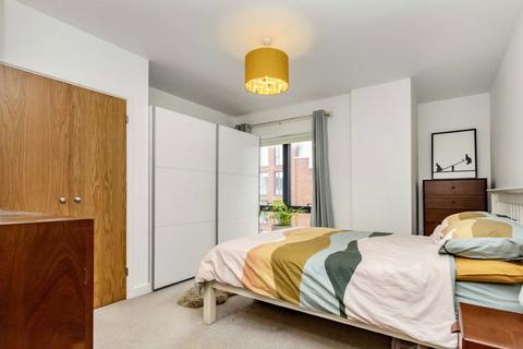 2 bedroom flat for sale, Ardwell Road, London SW2