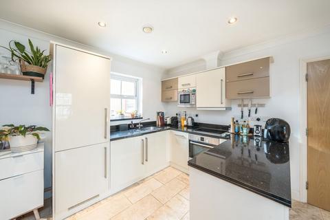2 bedroom flat for sale, Daysbrook Road, London SW2