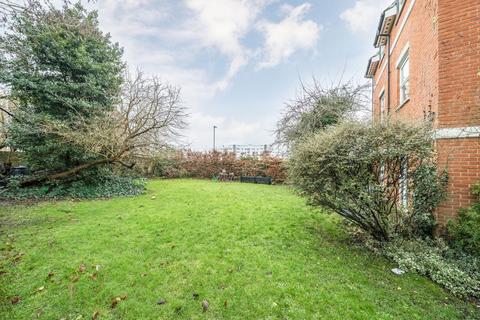 2 bedroom flat for sale, Daysbrook Road, London SW2