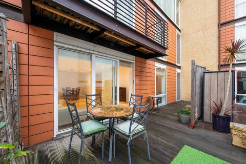 2 bedroom flat for sale, Rose Court, 8 Islington Green, London N1