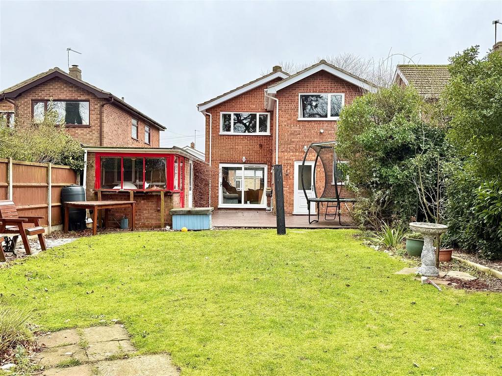 Rear view &amp; decking