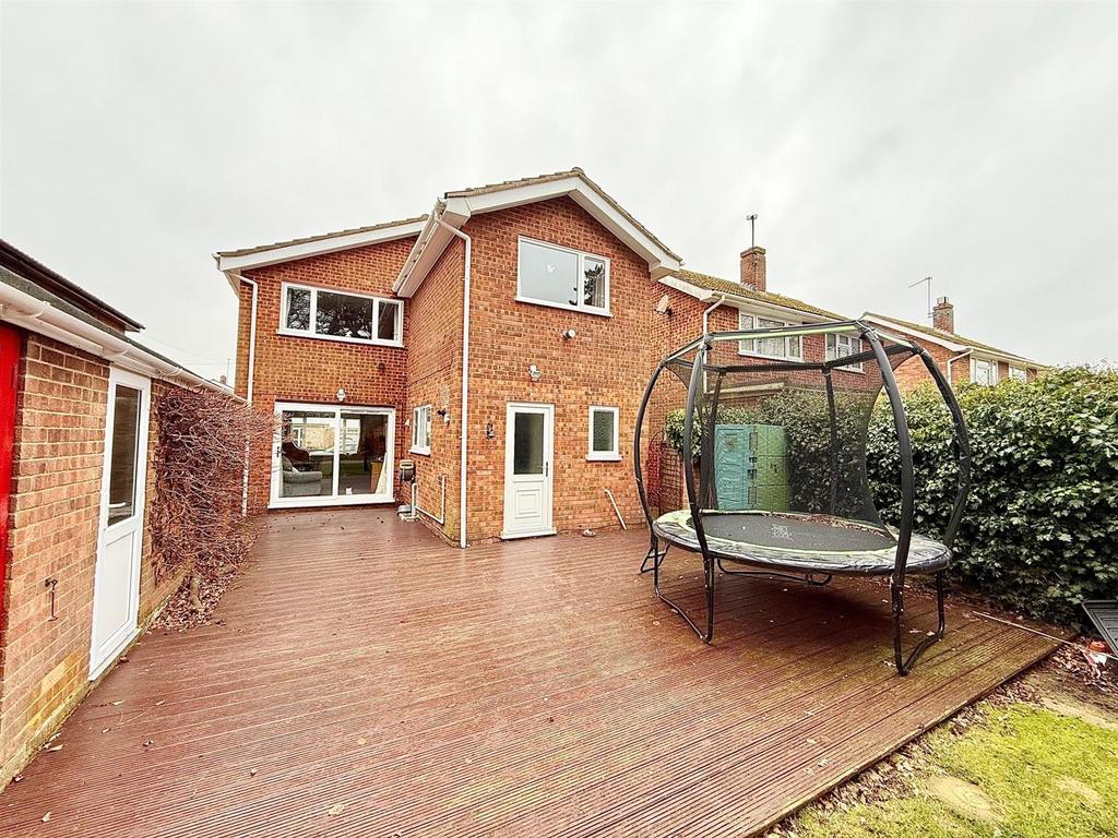Rear view &amp; decking