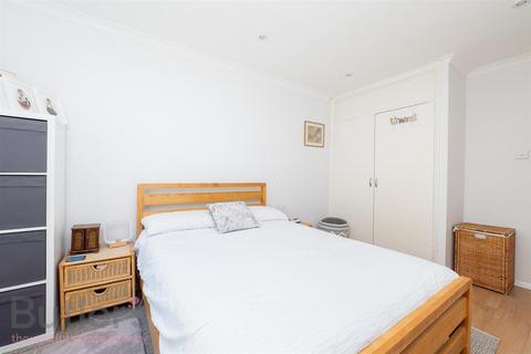 2 bedroom flat to rent, Brighton Road, Sutton